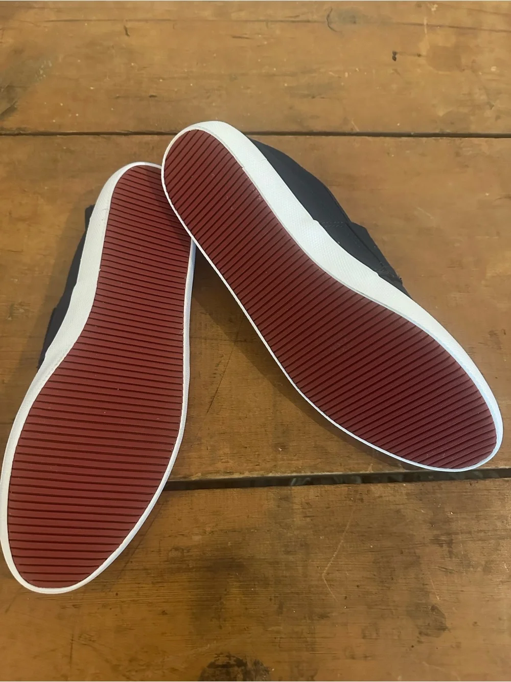 Lacoste side logo